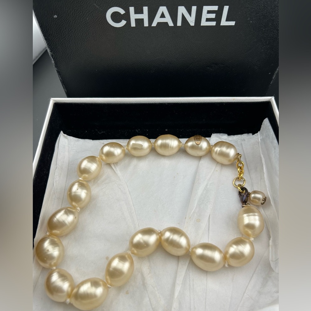 CHANEL Season 29 Runway Glass Pearl 16” Necklace with Box -Lagerfeld/Castellane